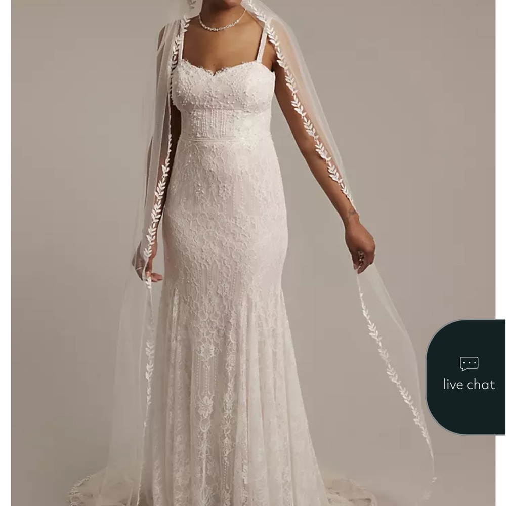 Tulle and Lace Leaf Edge Chapel Veil
STYLE# V693